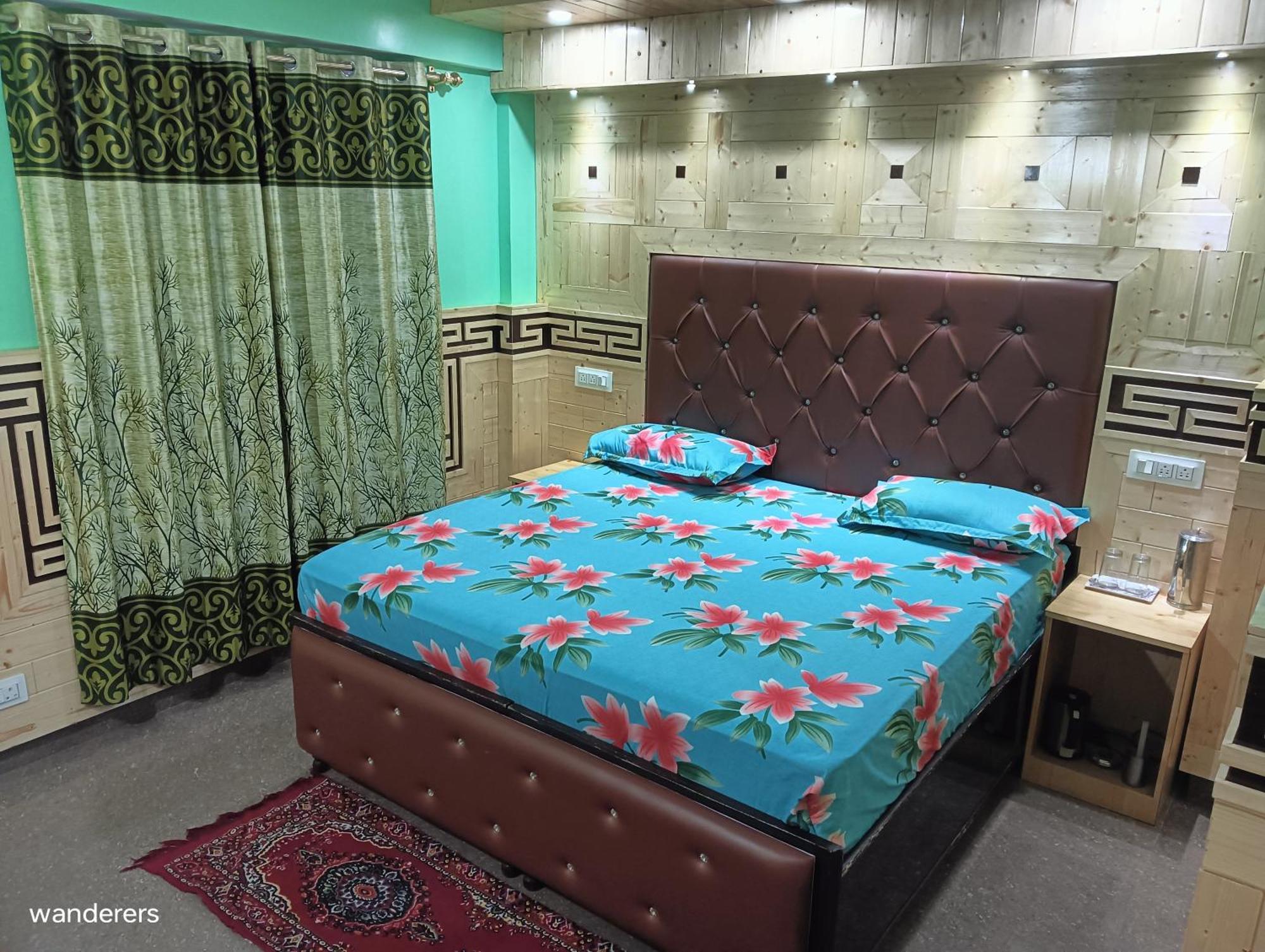 Wanderers Homestay -All Mountain Facing Rooms Калпа Екстер'єр фото